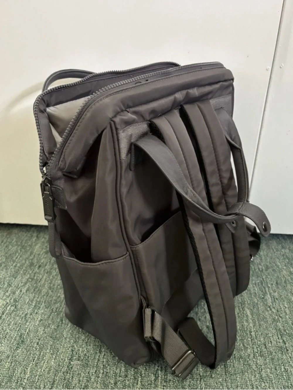 Baggallini Soho Laptop Travel Backpack Gray Lightweight Nylon RFID